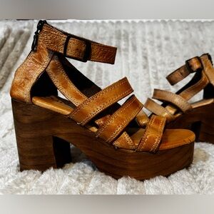 ROAN Tan Leather Platform Sandals